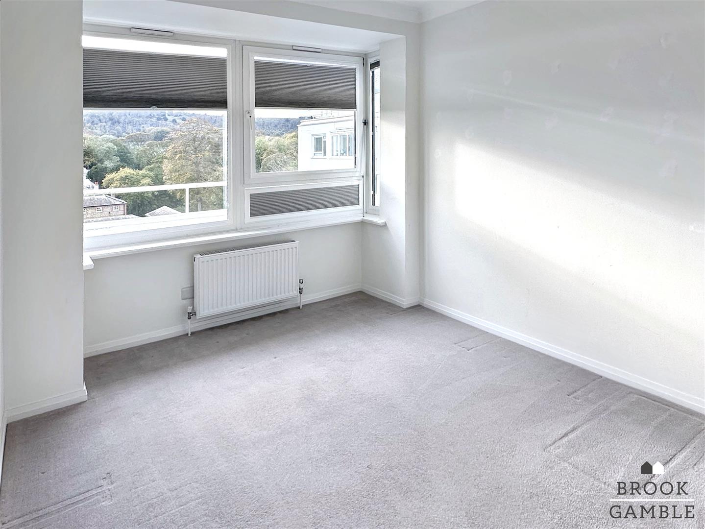 2 Bedroom Flat - Purpose Built. Compton Place Road in Eastbourne,  9